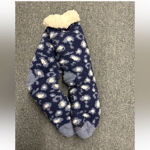 Cuddl Duds Socks. Shoe size 4-10. BL/RD14